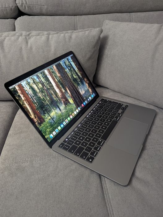 Лаптоп Macbook PRO 13 M1 2020 16GB 256GB SSD с НОВА БАТЕРИЯ