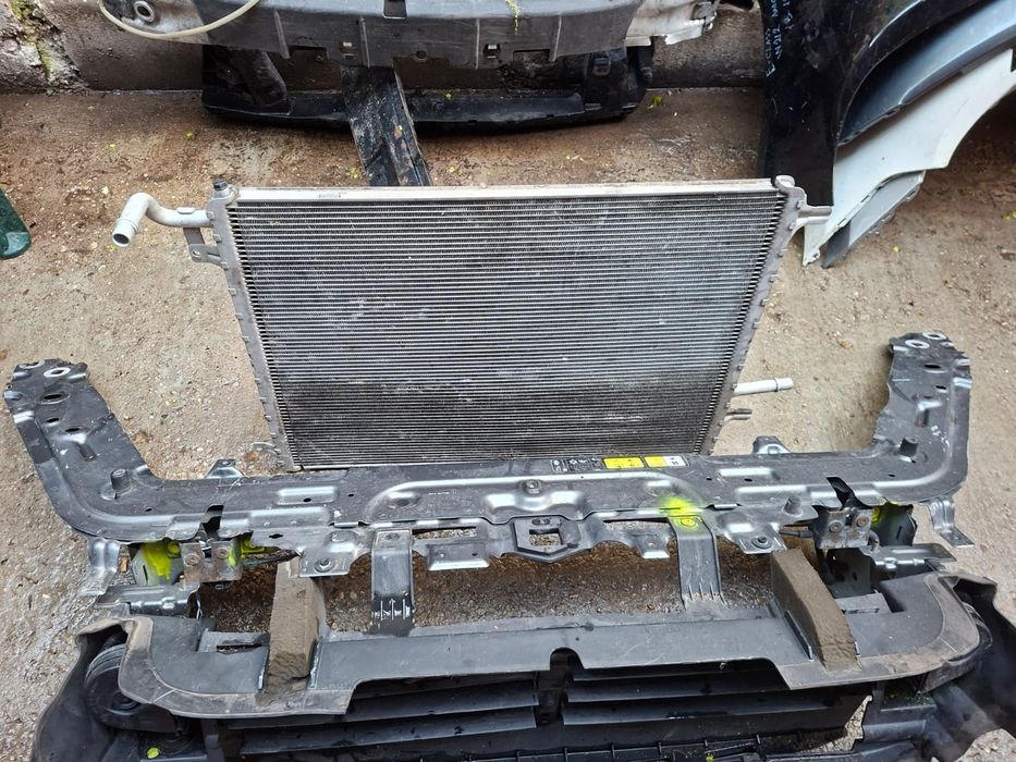 Far led trager  armatura bara radiator jaguar e pace