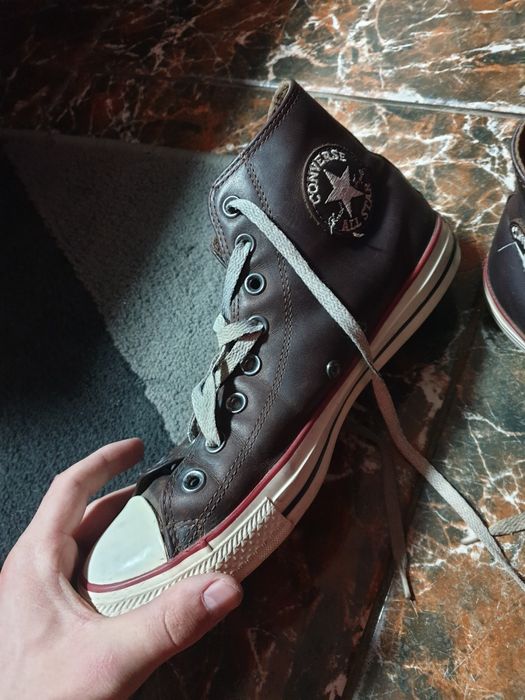 Converse maro de piele