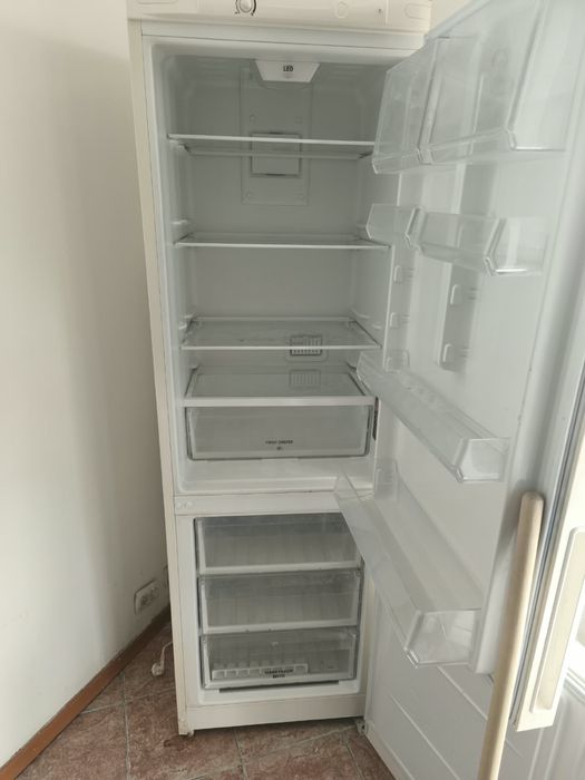 Холодильник Hotpoint-Ariston, 298 л, двухкамерный