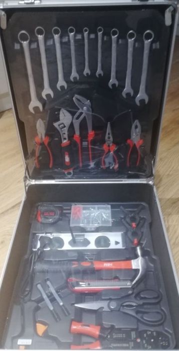 Продавам куфар със инструменти