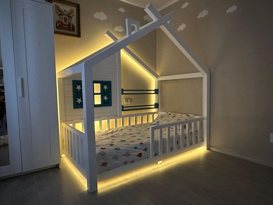 Pat casuta din lemn masiv -montessori-