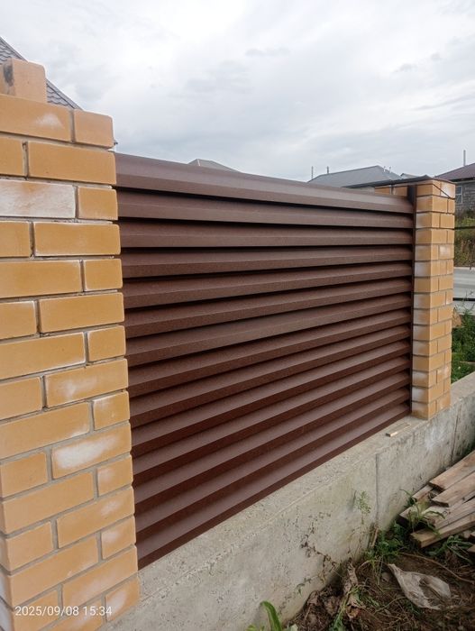 Забор из жалюзи.