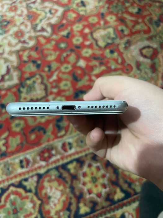 Продам айфон 8 плюс