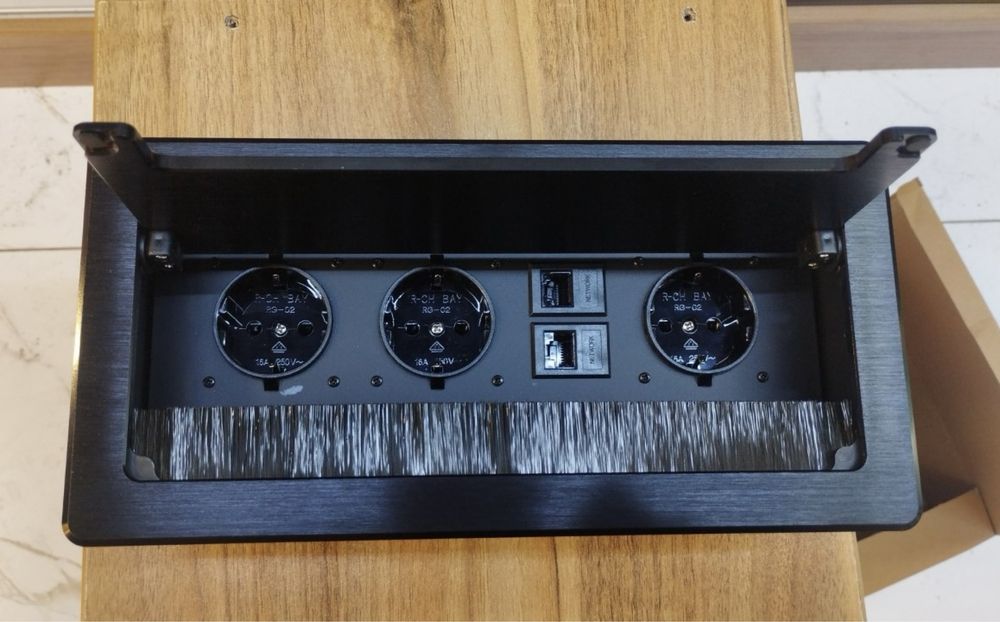 Розетка настольная Розетка наполная Лючок Socket Встриваемый роз
