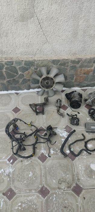 Продам запчасти на Поджеро 2