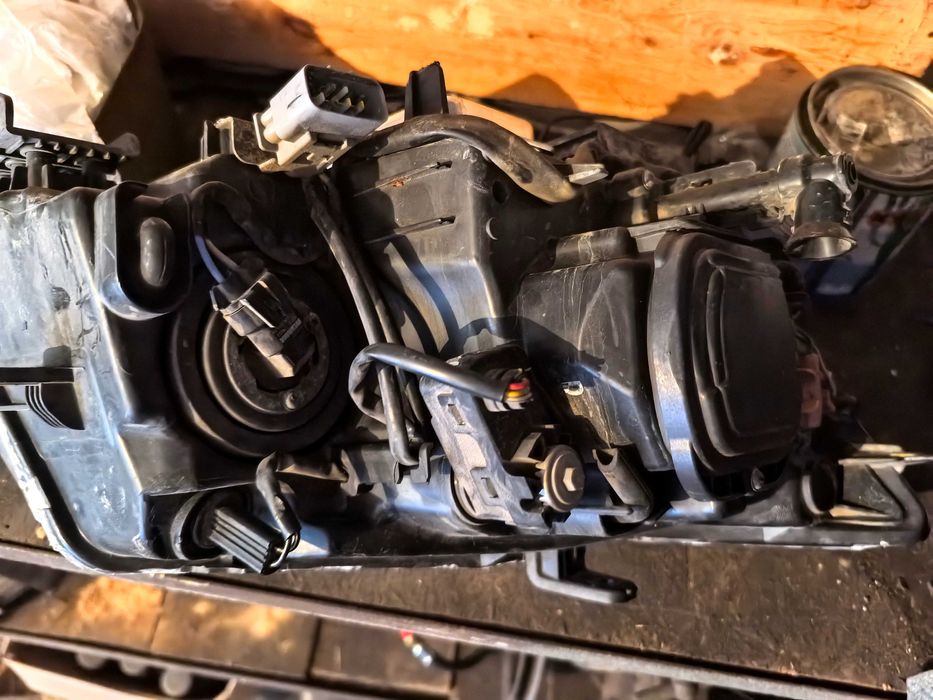 Ляв фар Субару трибека