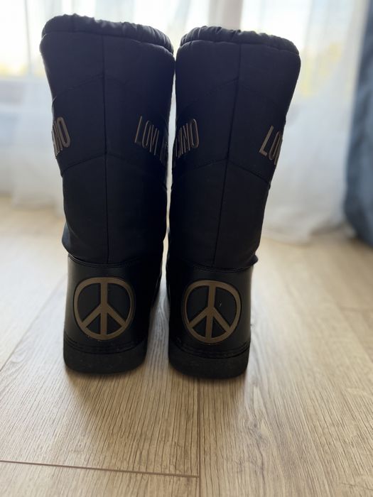 Апрески Moschino