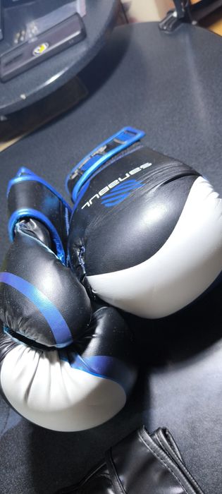 Боксерские перчатки