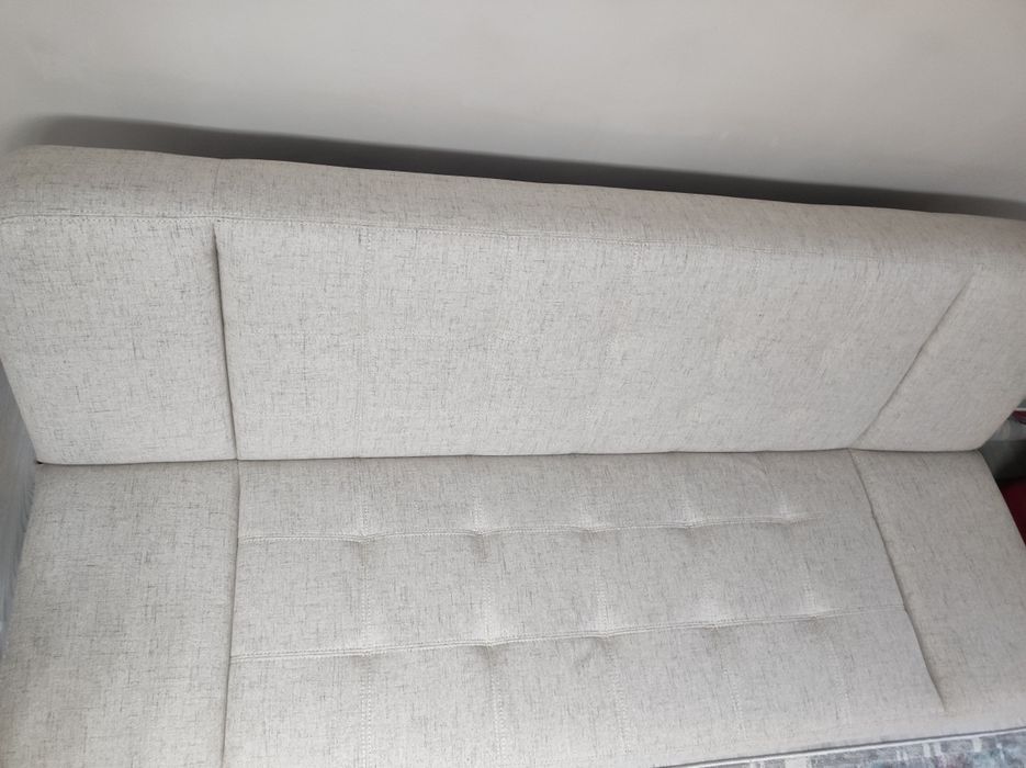 Canapea Nouă de la Casa Rusu