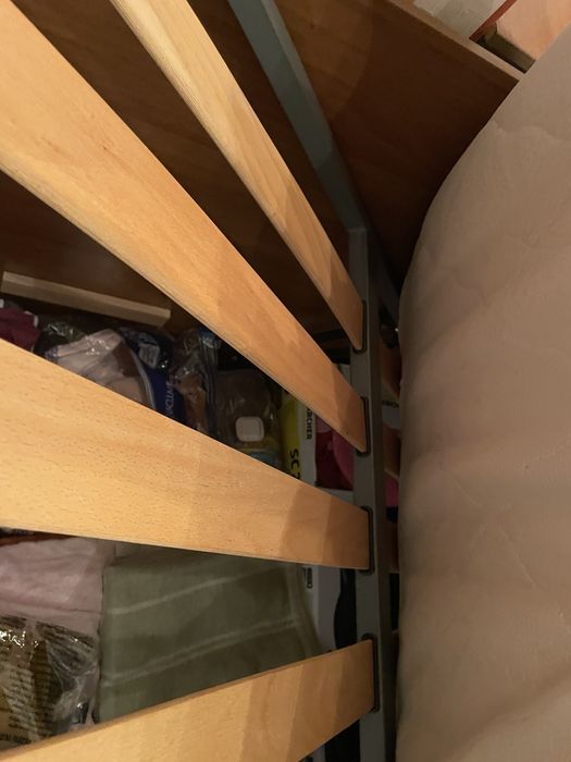 Легло с подматрачна рамка, матрак и 2 нощни шкафчета