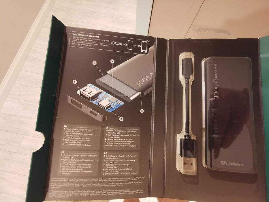 Acumulator extern Cellularline, 3000mAh.