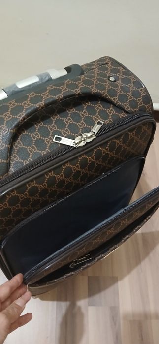 Продам чемодан продам