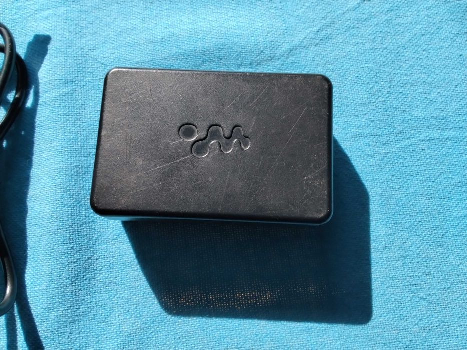 зарядно устройство за уокмъни  смартфони ,мини дискове на сони