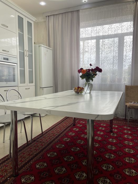 Продам стол обеденный за 15000 тг.