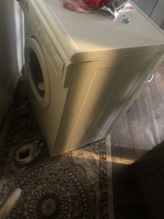 Машинка стиральную продаем