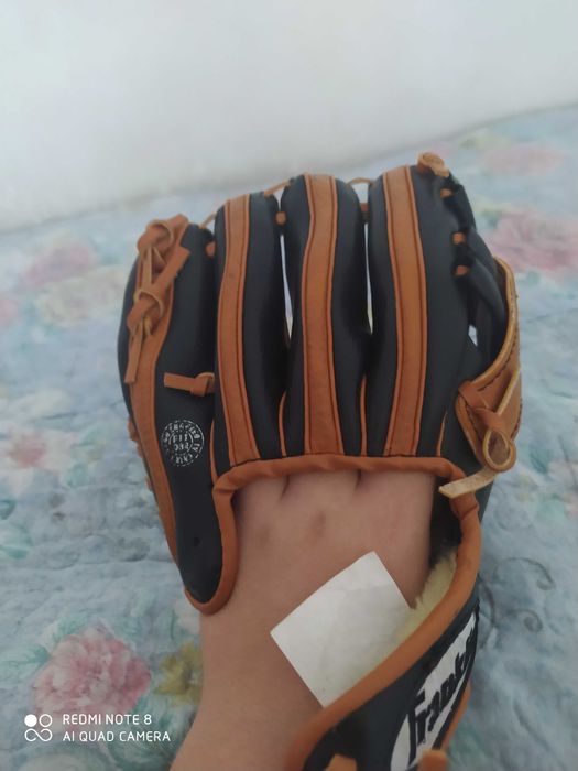 Бейсбольная перчатка