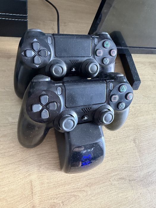 Ps4 + 2x controller + VR + 2x controller move