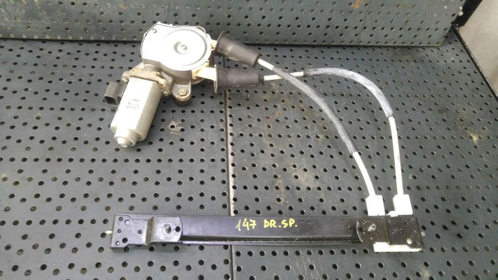 Macara cu motoras dreapta spate alfa romeo 147