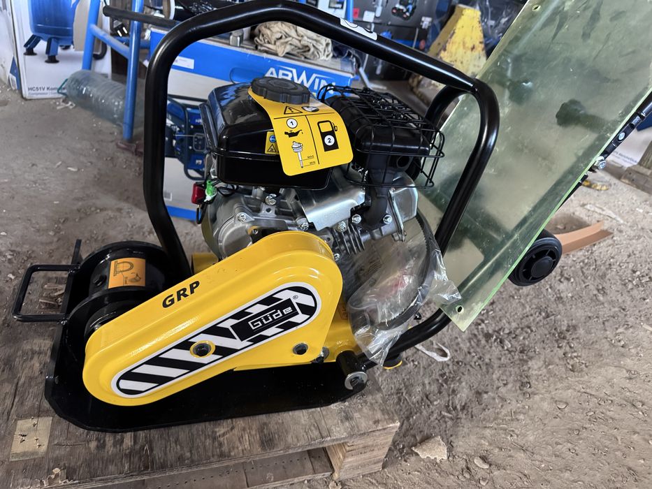 Talpa compactoare 70 kg  4t benzina