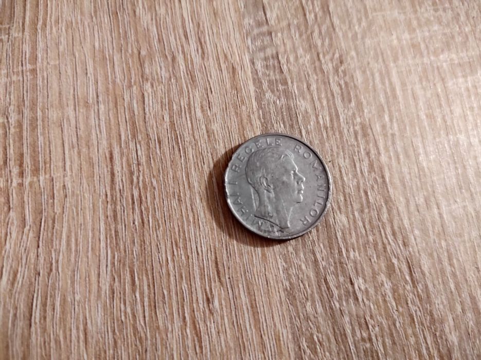 Monedă 100 lei autentică, cu chipul regelui Mihai, stare bună -70 lei