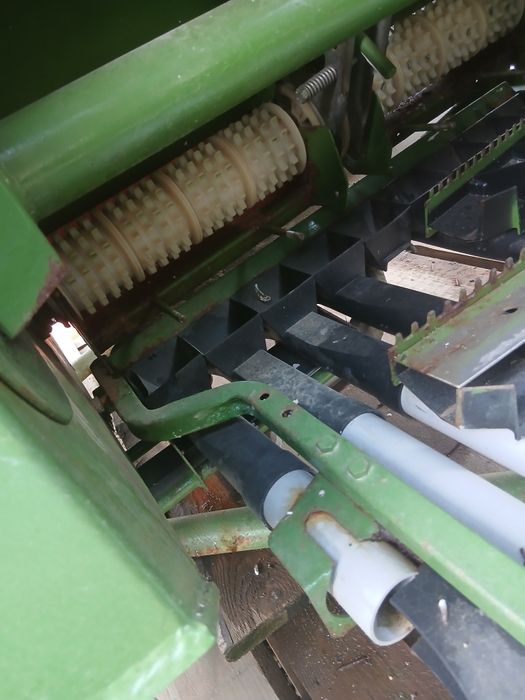 Vând distribuitor de ingrasaminte