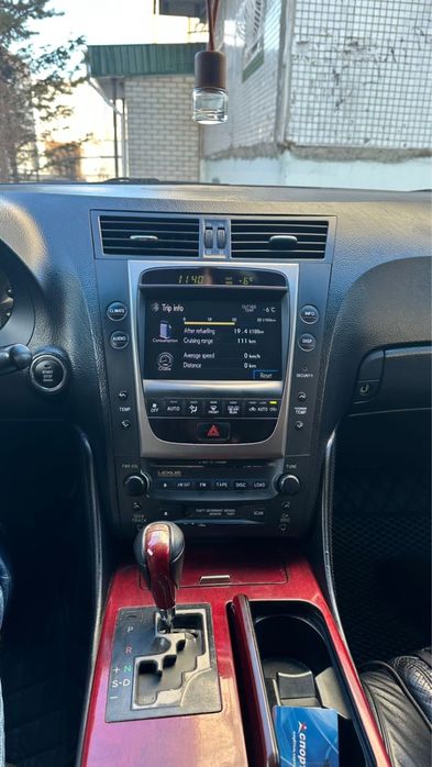 Машина lexus gs300