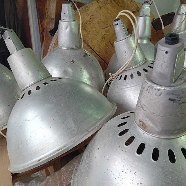 Lămpi industriale vintage
