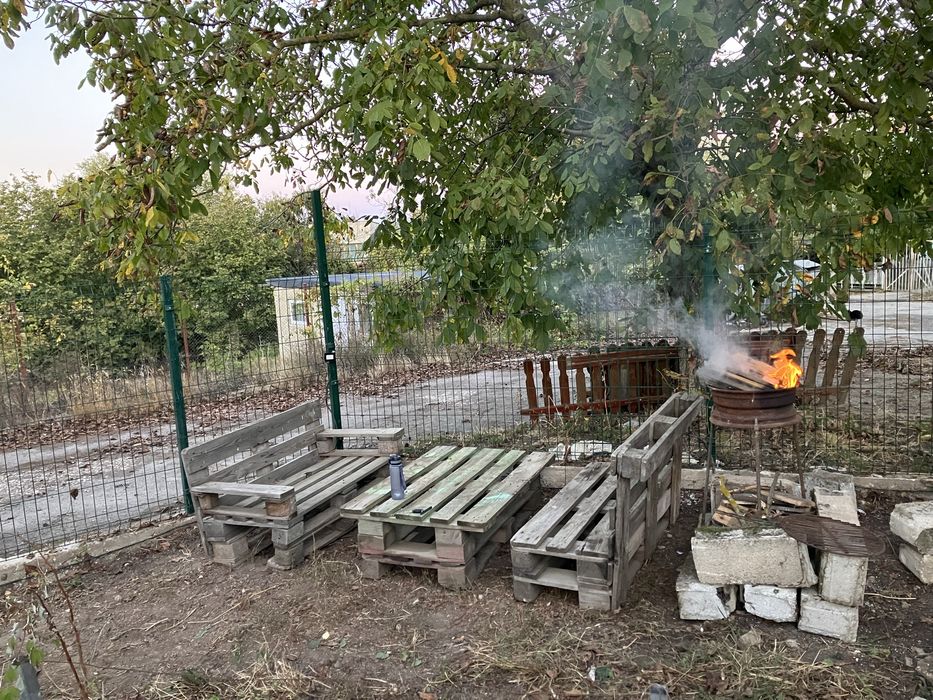 Къща с двор на минути от Варна