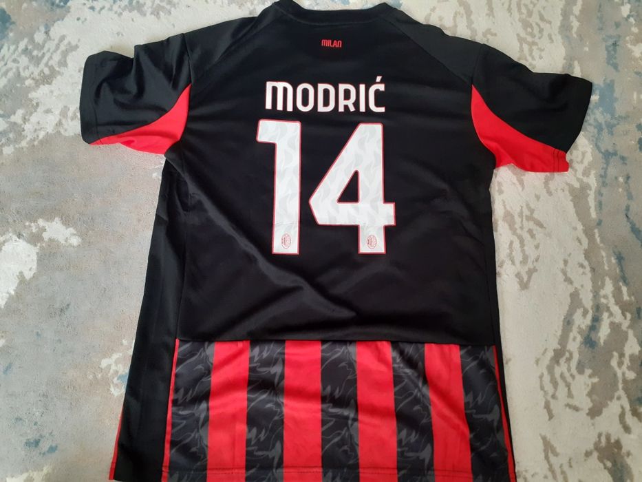 Футбольная форма Милан новый