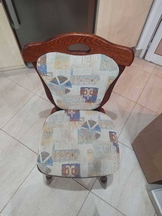 Set mobilier bucătărie: colțar + masă extensibilă + 2 scaune