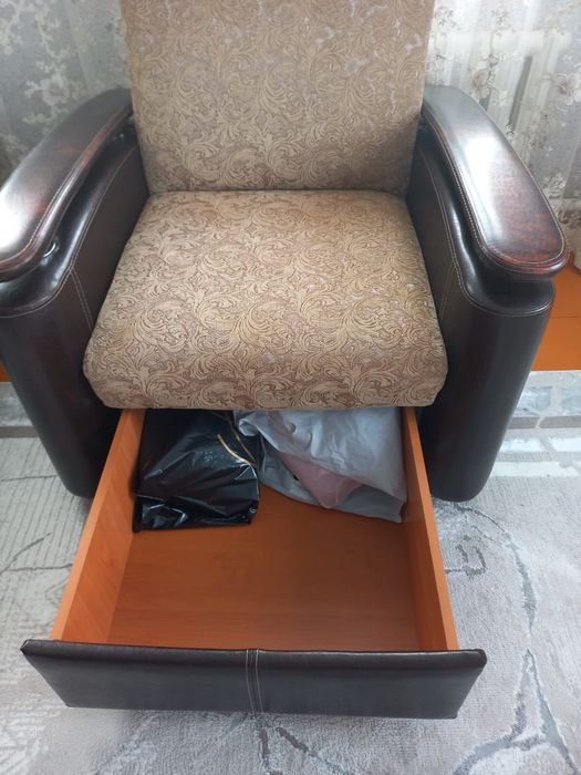 Продам угловой диван.