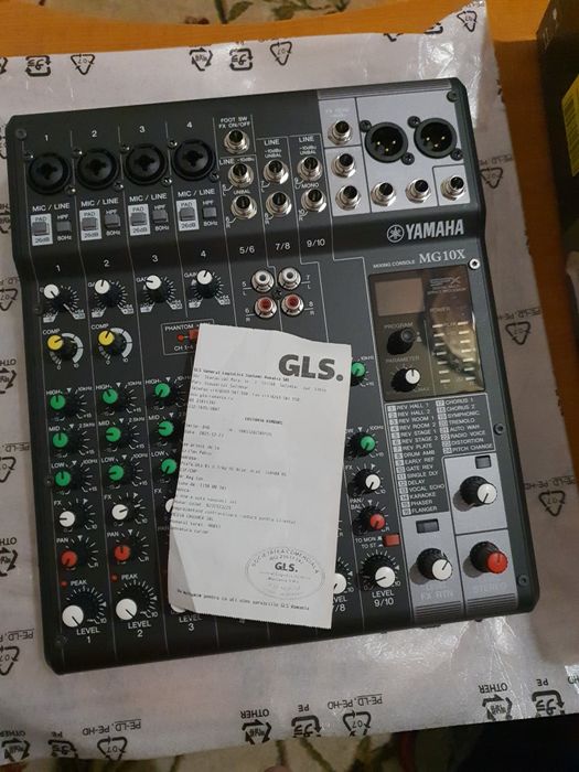 VÂND MIXER AUDIO – NOU
Mixer Yamaha MG10X – NOU, nefolosit
Mixer pr