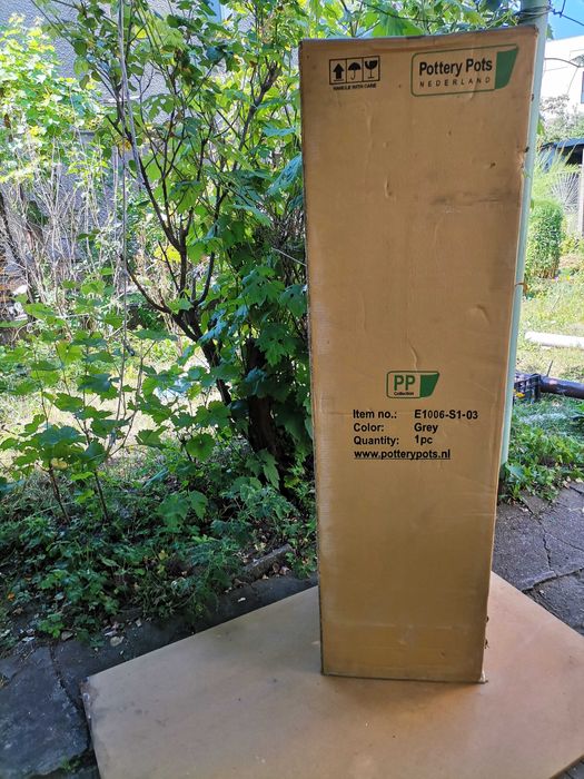 Дизайнерска саксия YANG сива