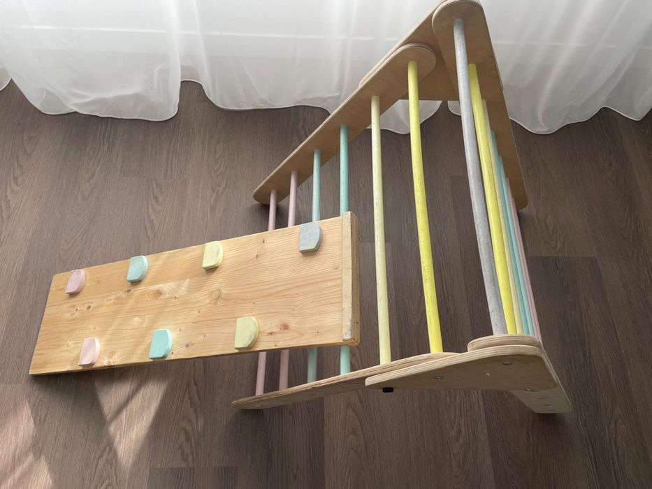 Trunghi Pikler din lemn + placă 2 în 1 (tobogan/cățărare), Montessori
