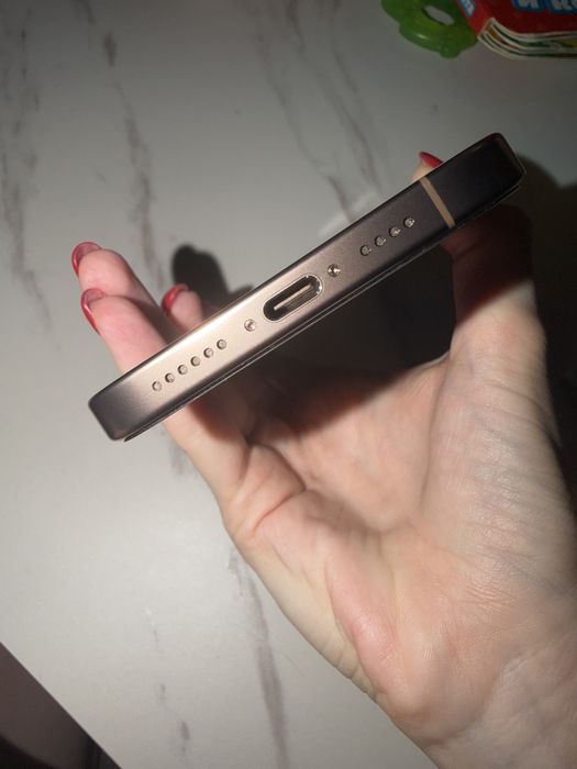 Продам Iphone 16 Pro Max