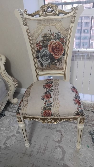 Продаю Стол и стулья