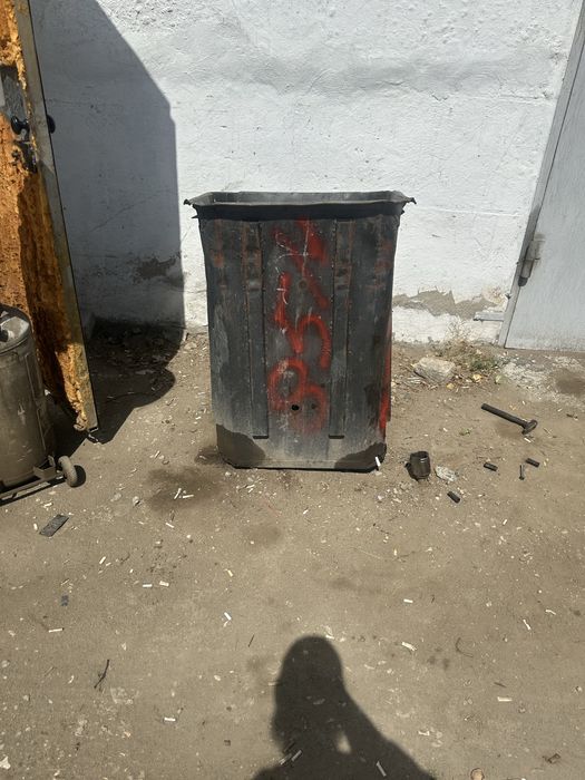Продам мусорный бак