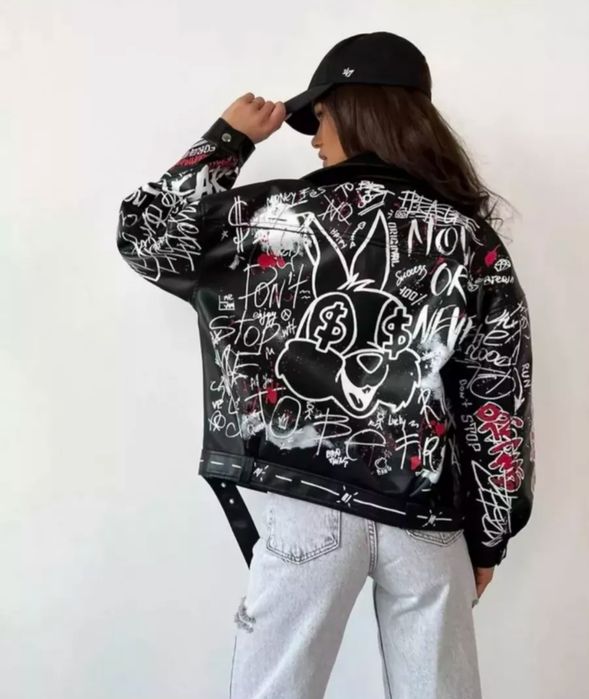 Продам кожанку с принтом