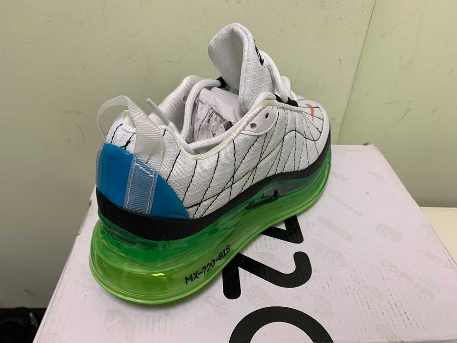 Нови дамски маратонки с кутия Nike Air Max 720 размер 38