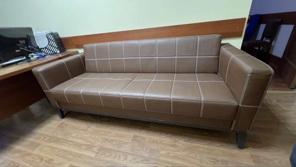Диван офисный в отличом сост