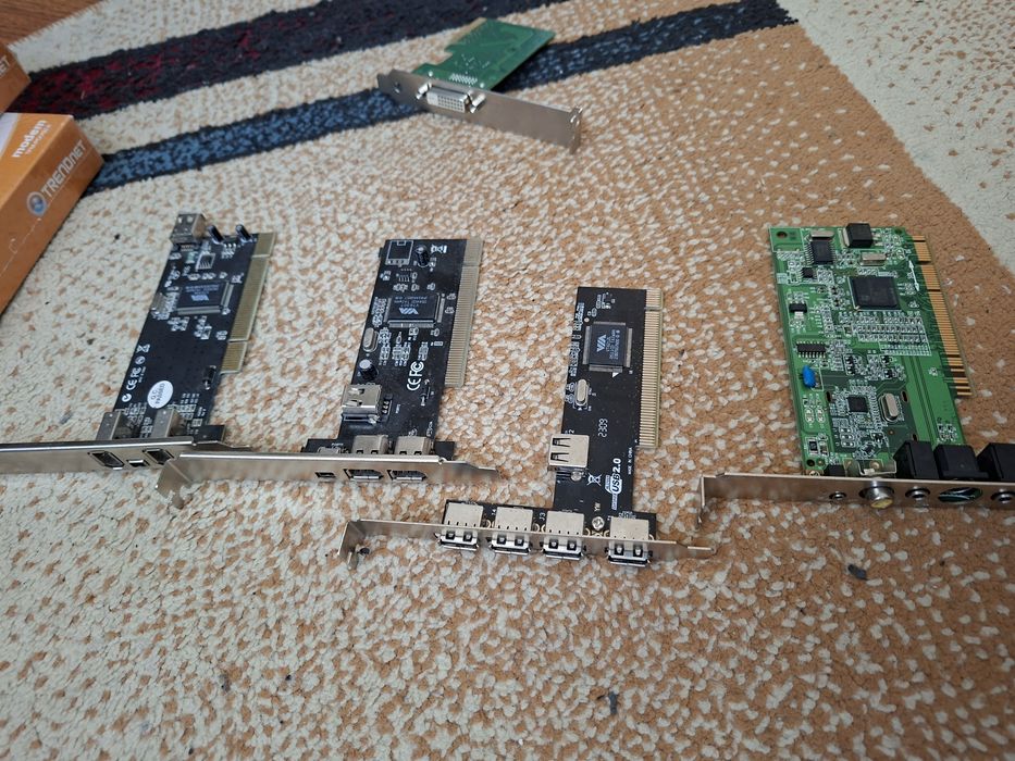 Router Adsl + Cablu, placi adaptor usb ,placii retea ,placi captura 1394