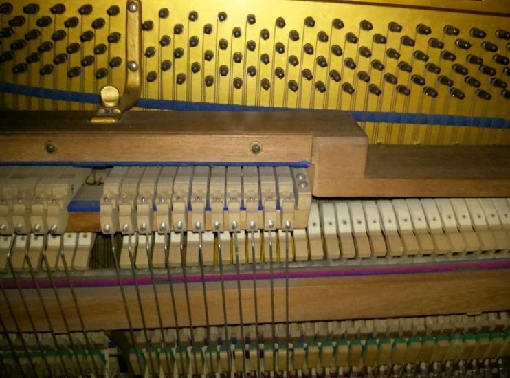 Немско пиано- Класика с антична стойност,много запазено!