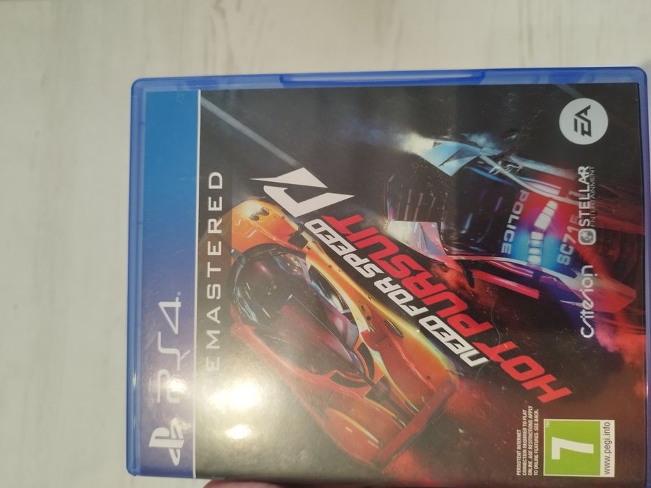 Продавам PlayStation 4