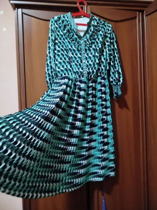 Женское платье..