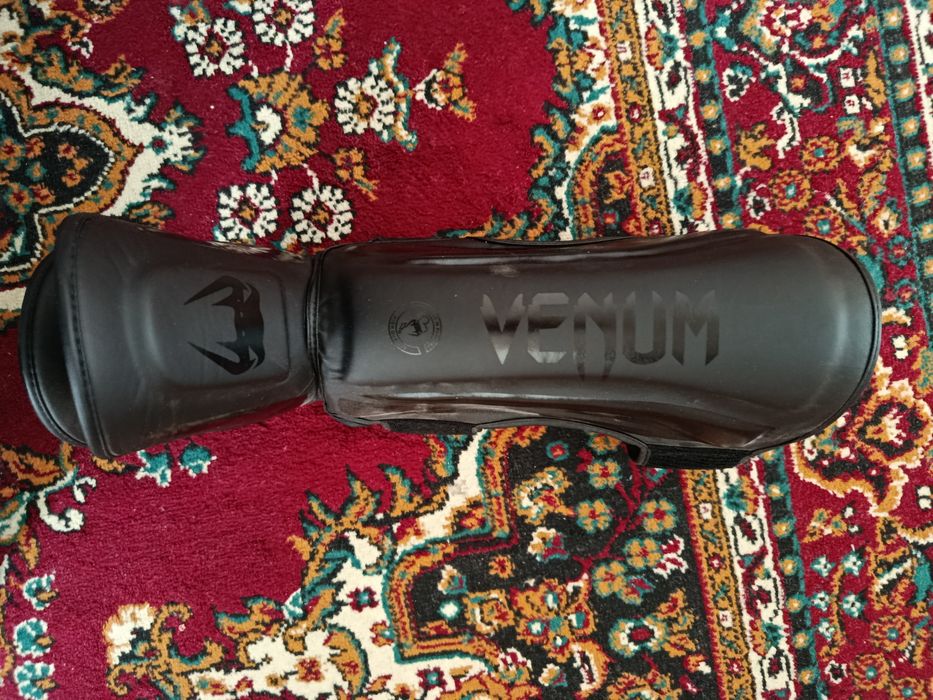 Продаются защитные щитки (футы) для единоборств.