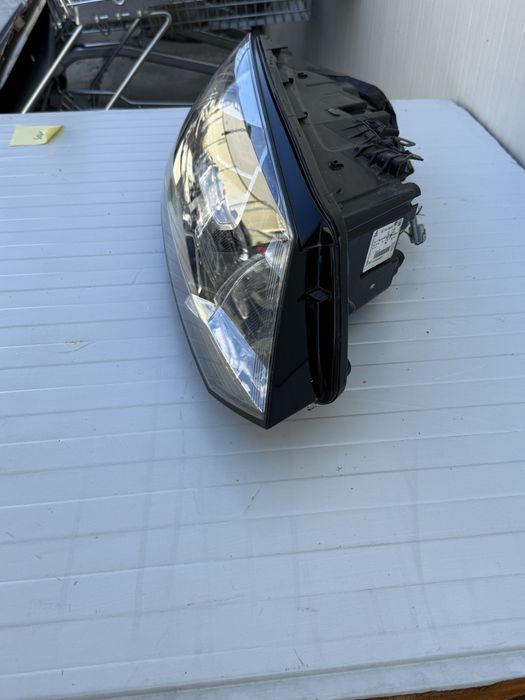 Far dreapta VW Touareg bi-xenon adaptiv original Cod 7P1941034
