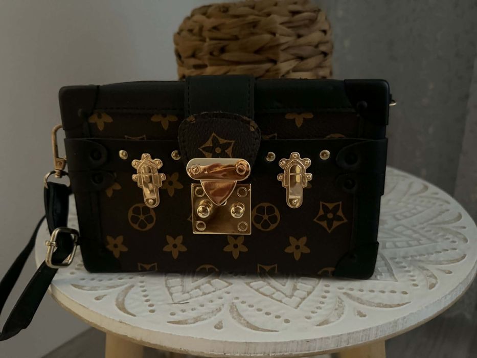 Дамска чанта в кафяво