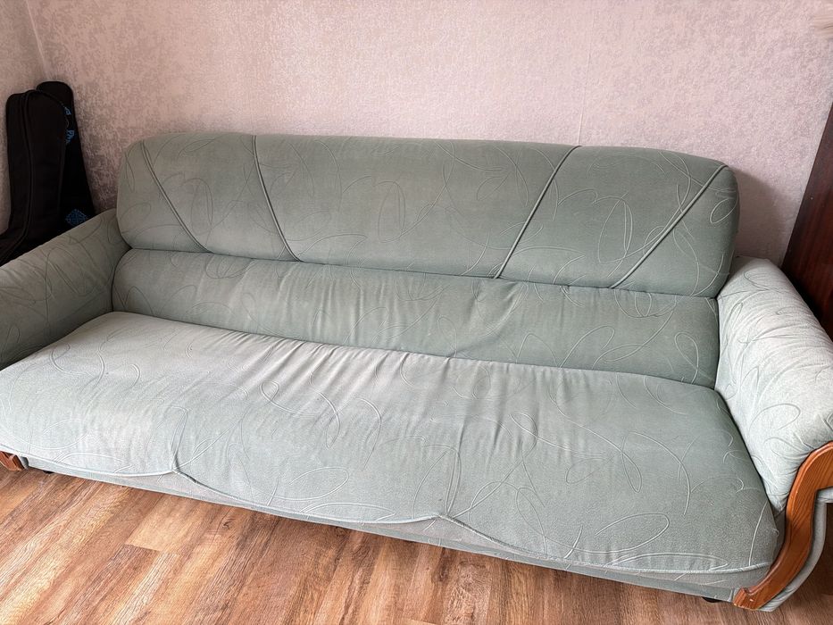 Продается диван с креслами