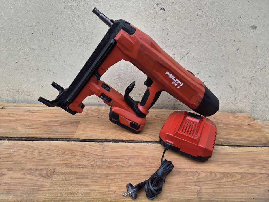 Pistol puscat cuie Hilti BX 3